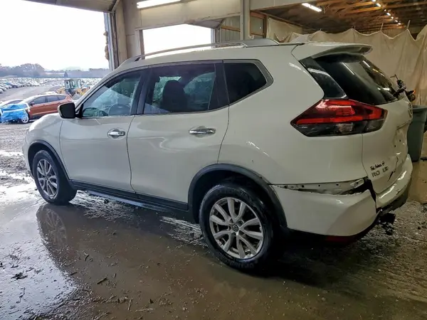 KNMAT2MV1JP540740 2018 NISSAN ROGUE - Image 2