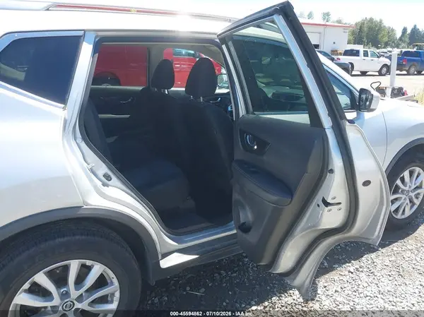 KNMAT2MV1JP547669 2018 NISSAN ROGUE - Image 8