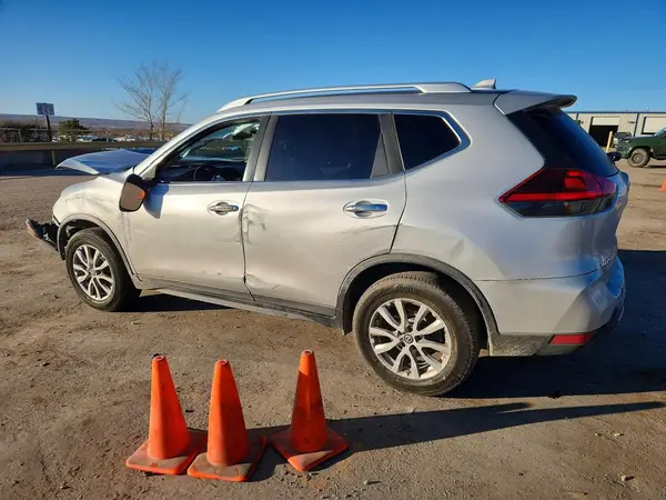 KNMAT2MV1JP555299 2018 NISSAN ROGUE - Image 2