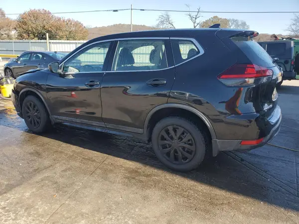 KNMAT2MV1JP555982 2018 NISSAN ROGUE - Image 2
