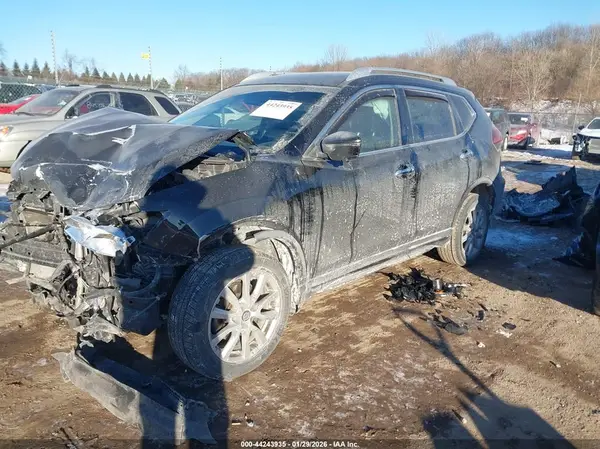 KNMAT2MV1JP560471 2018 NISSAN ROGUE - Image 2