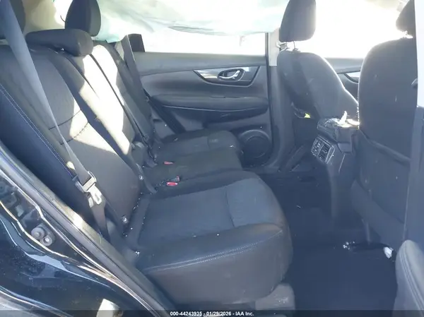 KNMAT2MV1JP560471 2018 NISSAN ROGUE - Image 8