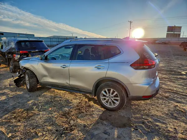 KNMAT2MV1JP562883 2018 NISSAN ROGUE - Image 2