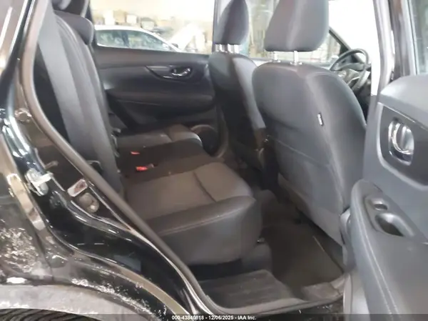 KNMAT2MV1JP563922 2018 NISSAN ROGUE - Image 8
