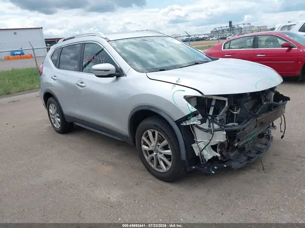 KNMAT2MV1JP565802 2018 NISSAN ROGUE - Image 1