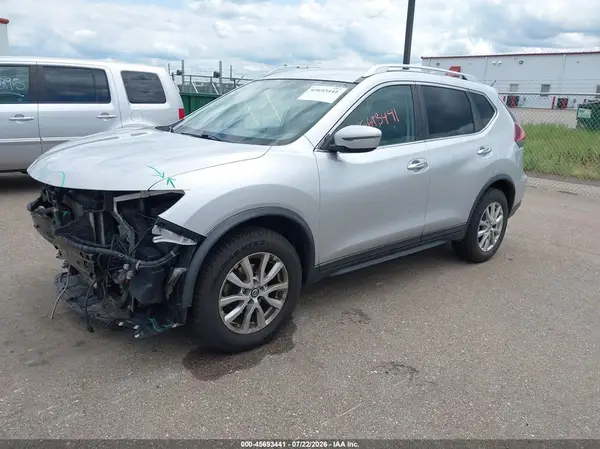 KNMAT2MV1JP565802 2018 NISSAN ROGUE - Image 2
