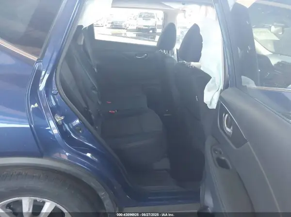 KNMAT2MV1JP567047 2018 NISSAN ROGUE - Image 8