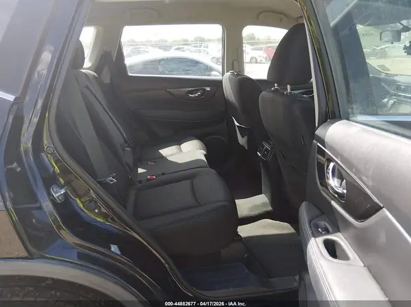 KNMAT2MV1JP567145 2018 NISSAN ROGUE - Image 8
