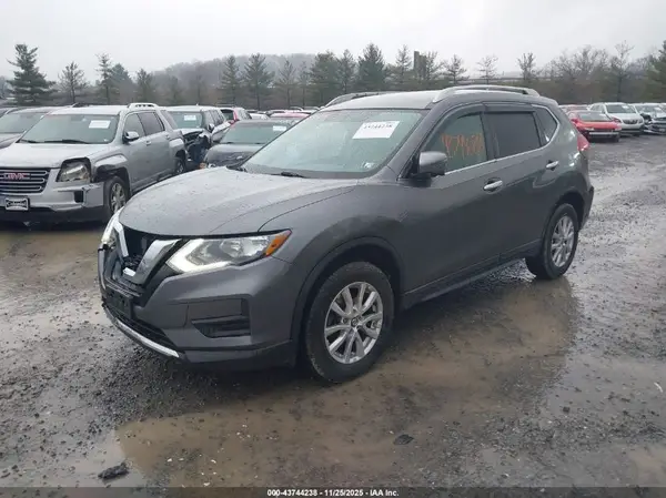 KNMAT2MV1JP568649 2018 NISSAN ROGUE - Image 2