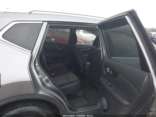 KNMAT2MV1JP568649 2018 NISSAN ROGUE - Image 8