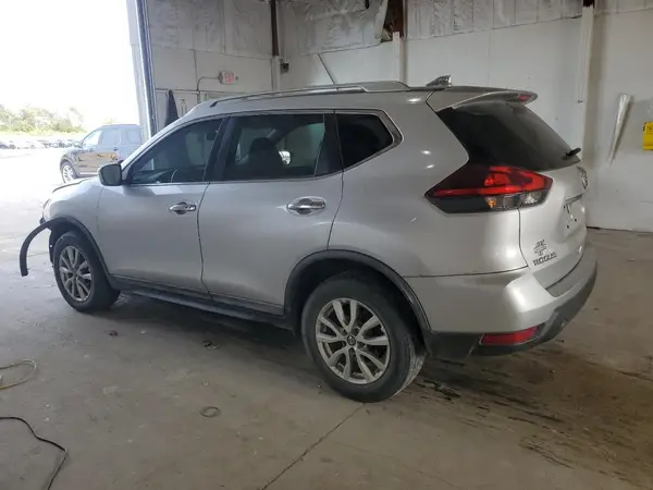 KNMAT2MV1JP573947 2018 NISSAN ROGUE - Image 2
