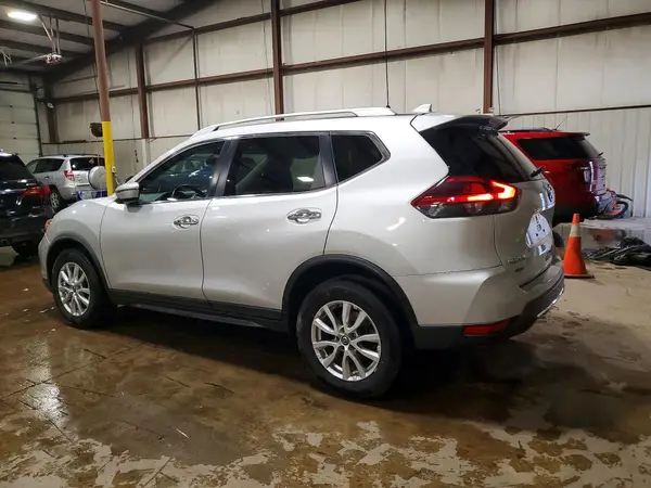 KNMAT2MV1JP576850 2018 NISSAN ROGUE - Image 2