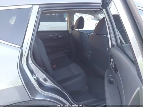 KNMAT2MV1JP577237 2018 NISSAN ROGUE - Image 8