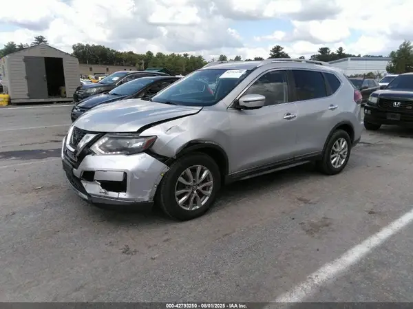 KNMAT2MV1JP577657 2018 NISSAN ROGUE - Image 2