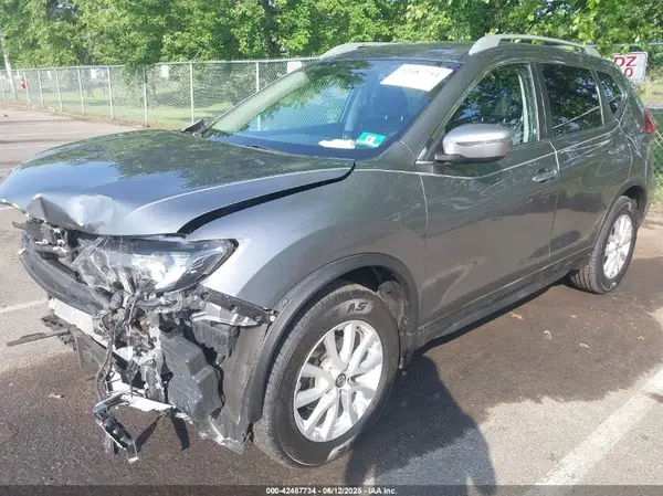 KNMAT2MV1JP578064 2018 NISSAN ROGUE - Image 2