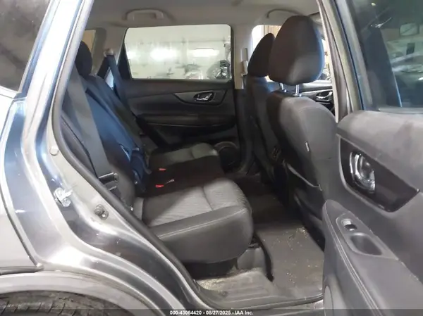 KNMAT2MV1JP581241 2018 NISSAN ROGUE - Image 8