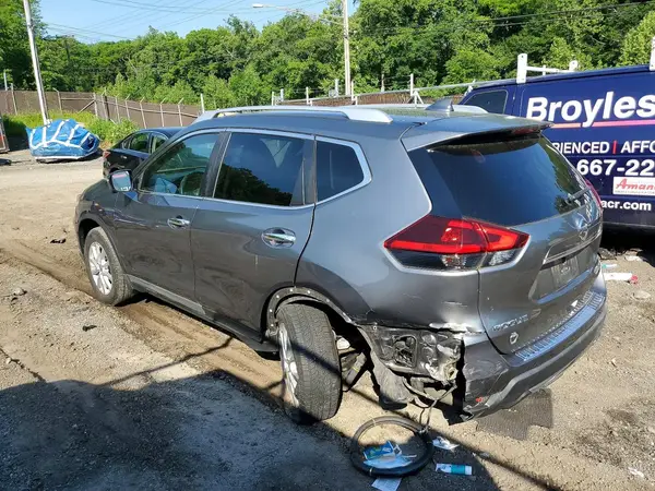 KNMAT2MV1JP581305 2018 NISSAN ROGUE - Image 2