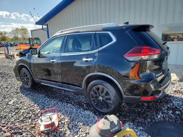 KNMAT2MV1JP582941 2018 NISSAN ROGUE - Image 2