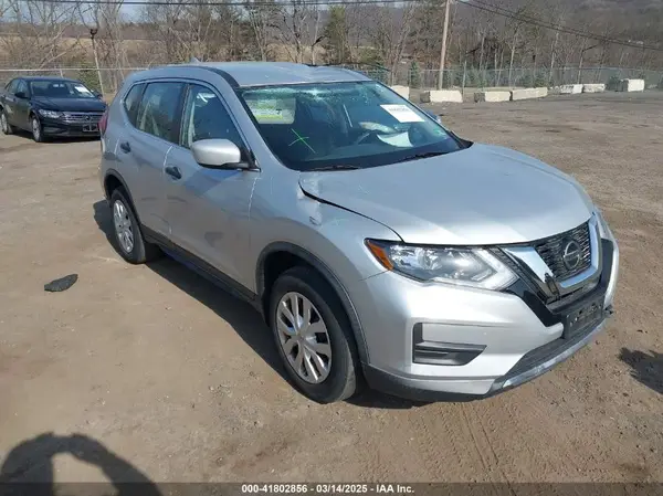 KNMAT2MV1JP586617 2018 NISSAN ROGUE - Image 1