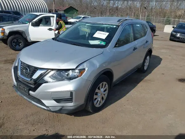 KNMAT2MV1JP586617 2018 NISSAN ROGUE - Image 2