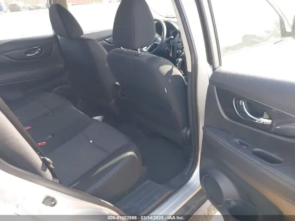 KNMAT2MV1JP586617 2018 NISSAN ROGUE - Image 8