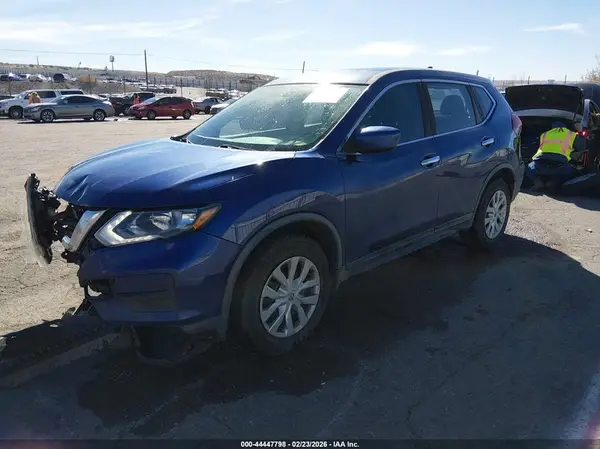 KNMAT2MV1JP588755 2018 NISSAN ROGUE - Image 2