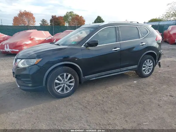 KNMAT2MV1JP588898 2018 NISSAN ROGUE - Image 2