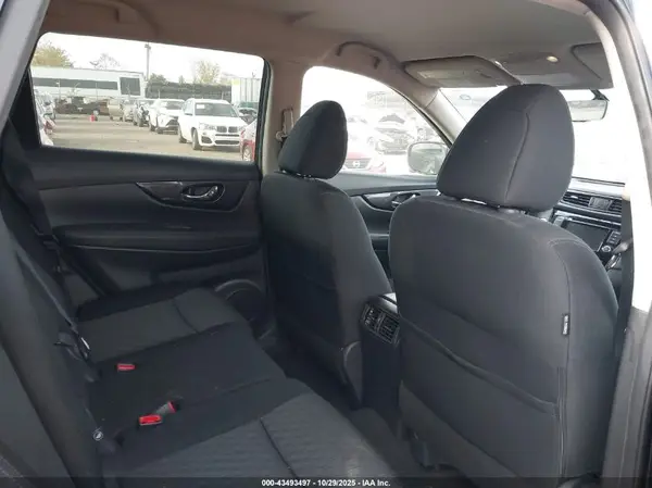 KNMAT2MV1JP588898 2018 NISSAN ROGUE - Image 8