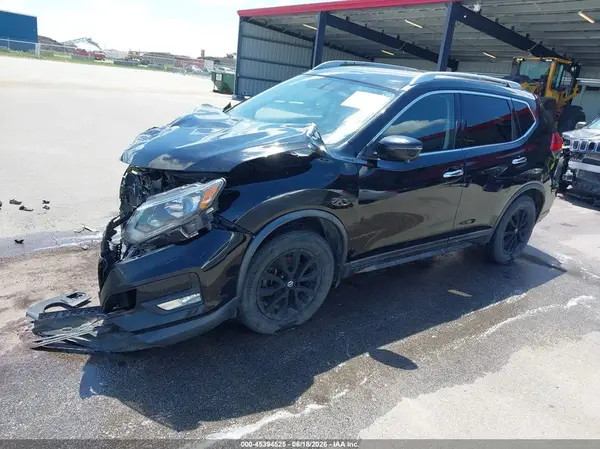 KNMAT2MV1JP588903 2018 NISSAN ROGUE - Image 2