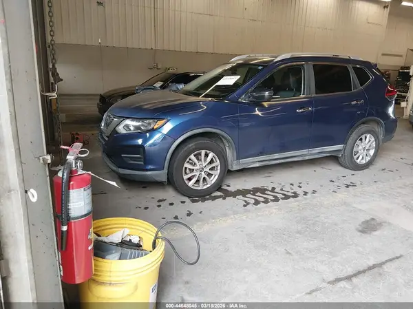KNMAT2MV1JP593910 2018 NISSAN ROGUE - Image 2