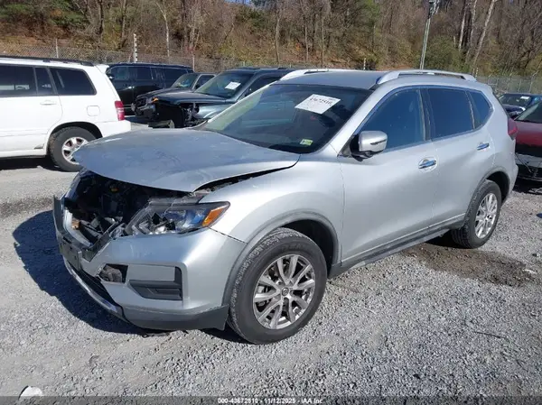 KNMAT2MV1JP594040 2018 NISSAN ROGUE - Image 2