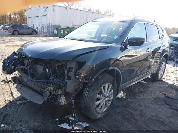 KNMAT2MV1JP595544 2018 NISSAN ROGUE - Image 2