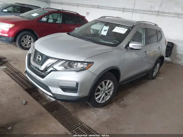 KNMAT2MV1JP598749 2018 NISSAN ROGUE - Image 2