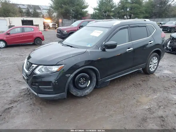 KNMAT2MV1JP599819 2018 NISSAN ROGUE - Image 2