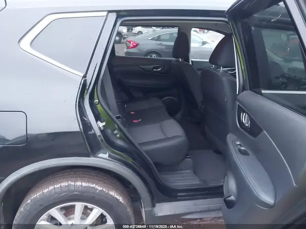 KNMAT2MV1JP599819 2018 NISSAN ROGUE - Image 8