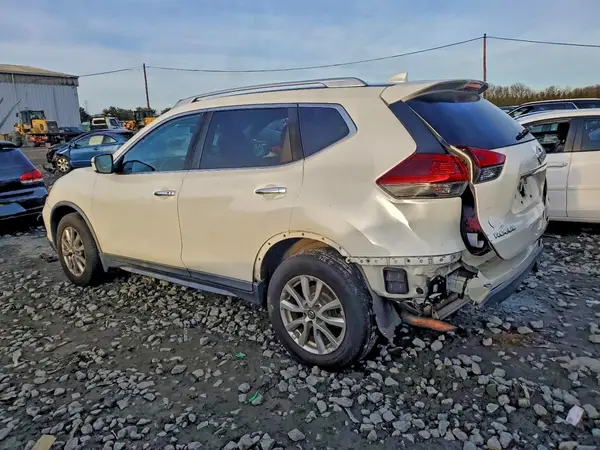 KNMAT2MV1JP604551 2018 NISSAN ROGUE - Image 2