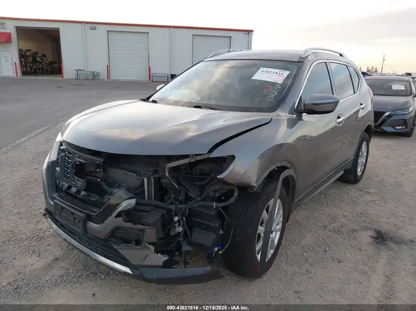 KNMAT2MV1JP605327 2018 NISSAN ROGUE - Image 2