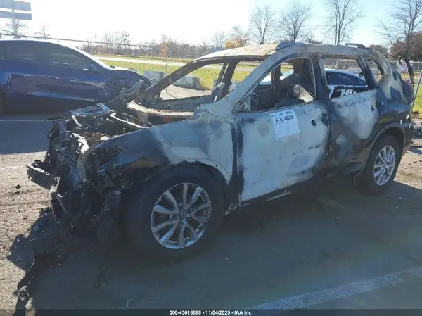 KNMAT2MV1JP606705 2018 NISSAN ROGUE - Image 2