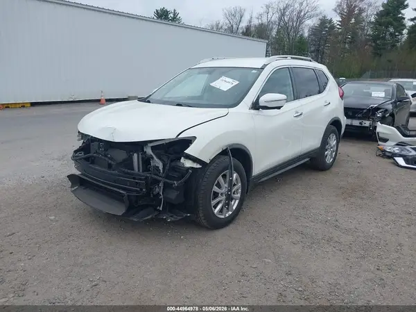 KNMAT2MV1JP607188 2018 NISSAN ROGUE - Image 2