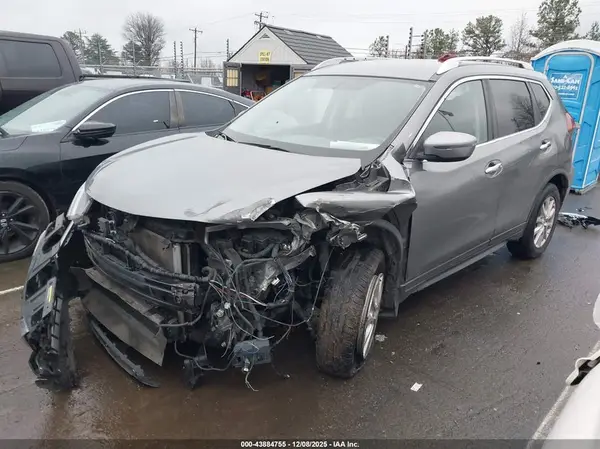KNMAT2MV1JP608308 2018 NISSAN ROGUE - Image 2