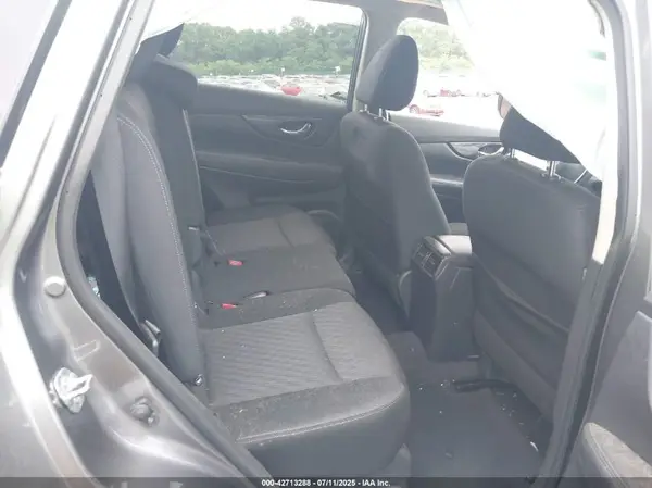 KNMAT2MV1JP610575 2018 NISSAN ROGUE - Image 8