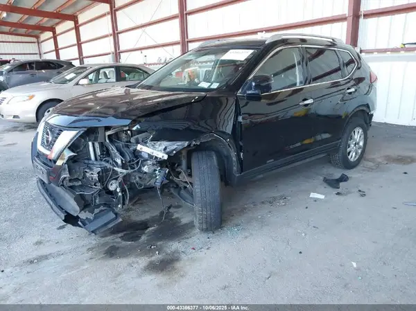 KNMAT2MV1JP610608 2018 NISSAN ROGUE - Image 2