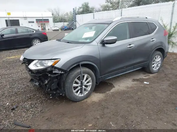 KNMAT2MV1JP614996 2018 NISSAN ROGUE - Image 2