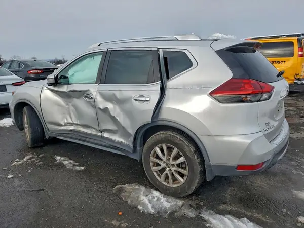 KNMAT2MV1JP619146 2018 NISSAN ROGUE - Image 2