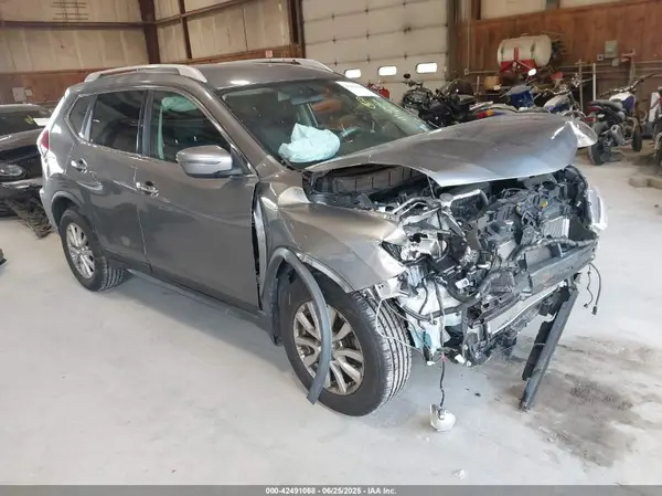 KNMAT2MV1JP619308 2018 NISSAN ROGUE - Image 1