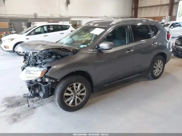KNMAT2MV1JP619308 2018 NISSAN ROGUE - Image 2