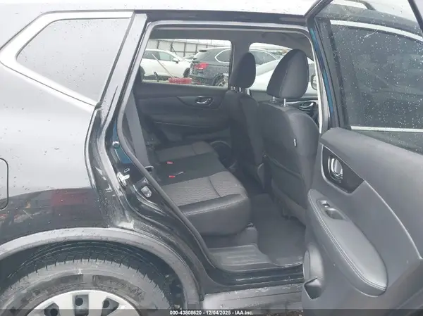 KNMAT2MV1JP620779 2018 NISSAN ROGUE - Image 8