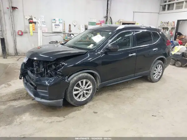 KNMAT2MV1JP621589 2018 NISSAN ROGUE - Image 2