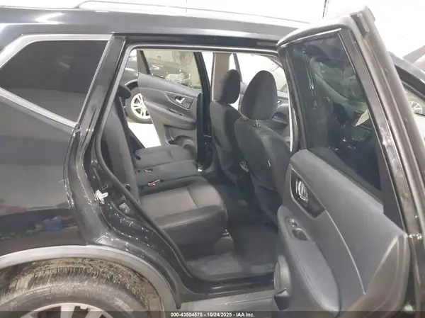 KNMAT2MV1JP621589 2018 NISSAN ROGUE - Image 8