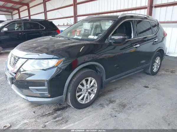 KNMAT2MV1JP621981 2018 NISSAN ROGUE - Image 2